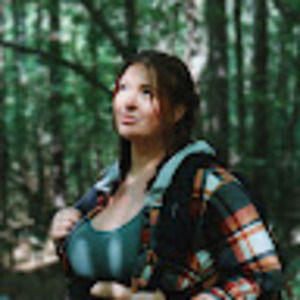 Meet your Posher, Emmi